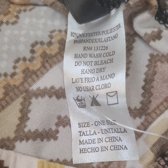 Tribal Patterned Women's Cropped Pants Set - Picture 6 of 10